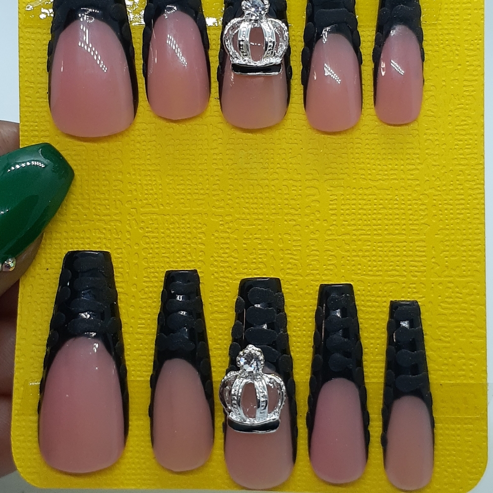 Black French Crocodile Queen Crown Press on Nails